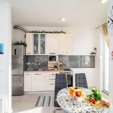 Apartment Anka - One Bedroom With Terrace