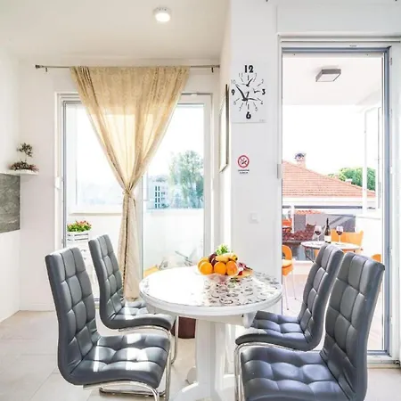 דירה Anka - One Bedroom With Terrace *