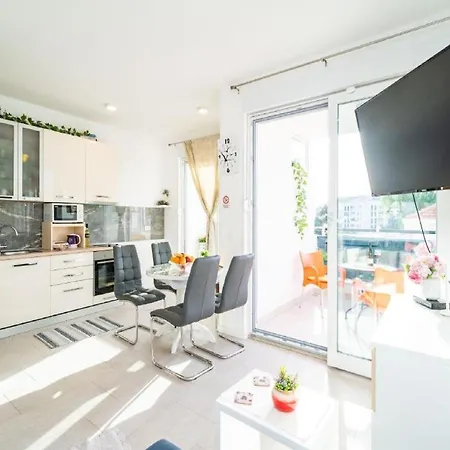 Anka - One Bedroom With Terrace Apartman *