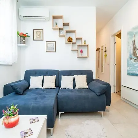 Apartman Anka - One Bedroom With Terrace *